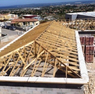 Charpente bois posée sur maison neuve