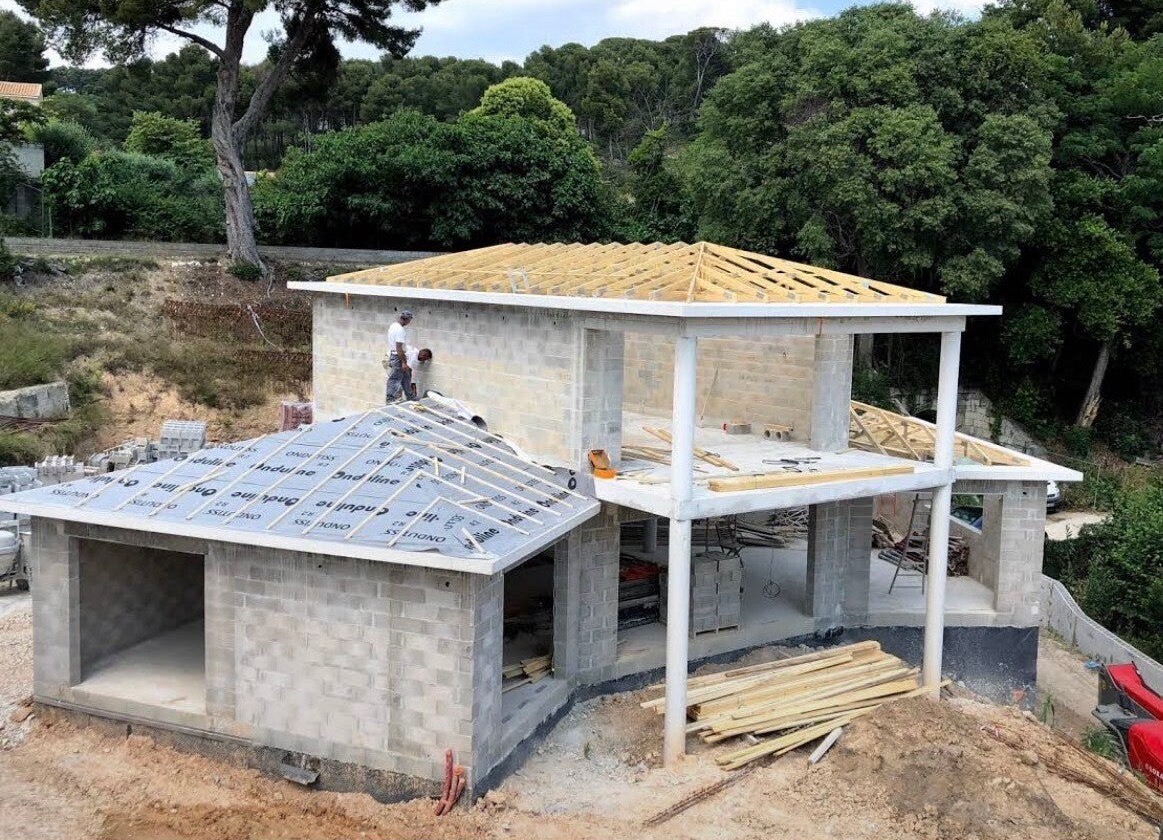 Villa en parpaings en cours de construction